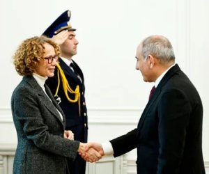 Ermənistan Baş naziri Nikol Paşinyan NATO baş katibinin müavini ilə görüşüb