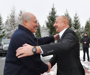 Lukaşenko İlham Əliyevi doğum günü münasibətilə təbrik edib