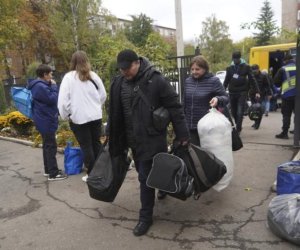 Угроза атак: жителей Сумщины эвакуируют на бронетехнике