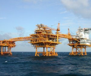 Рекордный объем нефти и газа добыт с крупнейшего морского месторождения КНР