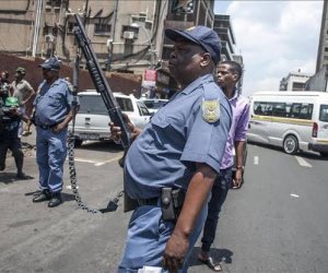 В ЮАР при стрельбе погибли 10 человек