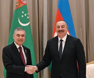 Qurbanqulu Berdiməhəmmədov İlham Əliyevi təbrik edib