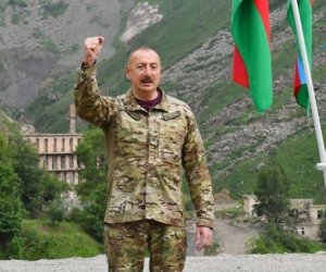 Deputatlar parlamentdə Prezidenti təbrik ediblər