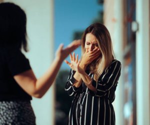 Küçədə əlbəyaxa dava edən müəllimləri polis 50 manat cərimələyib