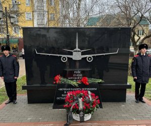 Qroznıda AZAL təyyarə qəzası qurbanlarının xatirəsinə ucaldılmış abidənin açılışı olub