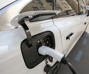 Aİ-də elektromobillərin satışı 44% artıb