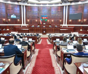 Azerbaijan considers legal measures to curb children&rsquo;s digital addiction