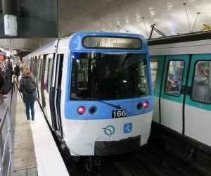 Le Parisien: Неизвестный напал на женщин с ножом в метро Парижа