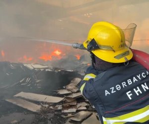 Bakıda 3 otaqlı ev yanıb