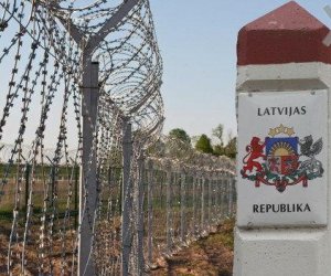 Латвия достроила барьер на границе с Россией