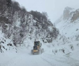 Türkiyədə 3 nəfər qar uçqununa düşüb, axtarış aparılır