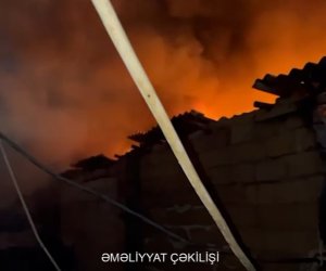 Sumqayıtda metal tullantılarının qəbulu sahəsində yanğın olub - Video