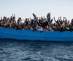 У побережья Гамбии при крушении судна погибли семь человек