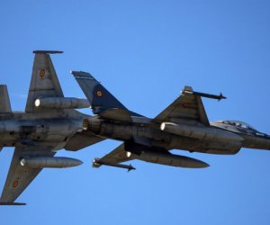 Румыния подняла в воздух два истребителя у границы с Украиной