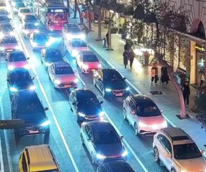 Bakının bir sıra yollarında nəqliyyatın sıxlığı yaranıb - Yenilənib