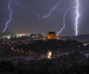 CAR-da ildırım vurması nəticəsində iki nəfər ölüb, 150-yə yaxın şəxs xəsarət alıb