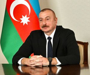 Əliyev pravoslav xristian icmasını Milad bayramı münasibətilə təbrik edib
