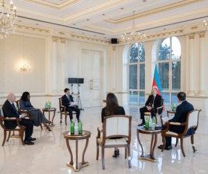 Интервью Ильхама Алиева местным телеканалам - Видео