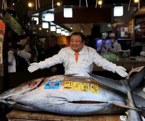 Giant bluefin tuna fetches record $3.2 million at Tokyo&rsquo;s New Year auction