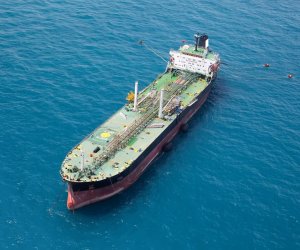 ABŞ Marinera tankerini ələ keçirmək əməliyyatı aparır