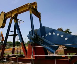 Американцы приступили к торговле венесуэльской нефти