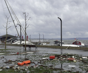 İstanbulda güclü yağış və fırtına bir sıra fəsadlar yaradıb