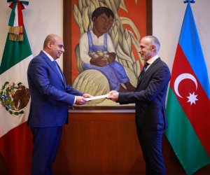 Посол Азербайджана вручил копии верительных грамот представителю МИД Мексики