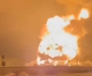 После атаки дронов в России горит нефтебаза