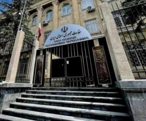 Иранцы в Ереване требуют возвращения Пехлеви