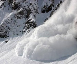 BFMTV: Три человека погибли в результате схода лавин во Франции