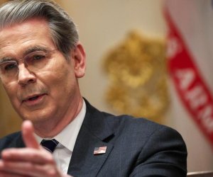 Бессент: США могут снять еще часть санкций с Венесуэлы на следующей неделе