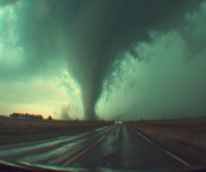 Торнадо перевернул три учебных самолета в аэропорту Греции