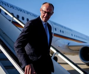 Almaniya Kansleri Hindistana səfər edib