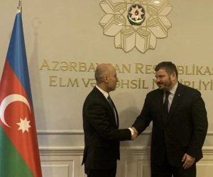 В Баку обсуждено расширение возможностей преподавания украинского языка в Азербайджане