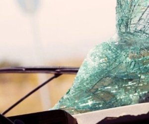 Şəmkirdə yük maşını ağaca çırpılıb, bir nəfər ölüb