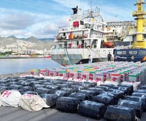 В Атлантике перехватили шедшее в Стамбул судно с 10 тоннами кокаина