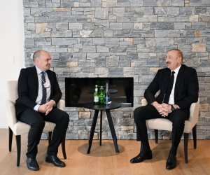 Ильхам Алиев встретился в Давосе со старшим вице-президентом компании Vestas Wind Systems