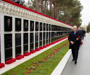 DTX rəisi və əməkdaşları 20 Yanvar şəhidlərini anıblar