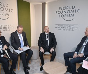 Əliyev Davosda &ldquo;J.P. Morgan&rdquo;ın baş icraçı direktoru Ceymi Daymonla görüşüb