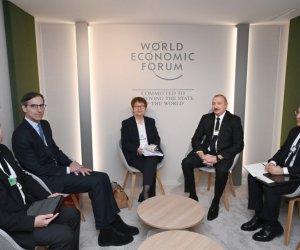 İlham Əliyev Davosda Avropa Yenidənqurma və İnkişaf Bankının prezidenti ilə görüşüb
