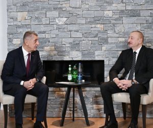 
İlham Əliyev Çexiyanın Baş naziri ilə görüşüb