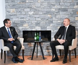 Президенты Азербайджана и Израиля провели встречу в Давосе