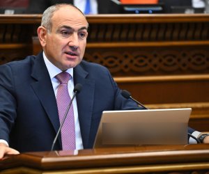 Paşinyan parlamentdə Azərbaycanla sülhdən danışdı