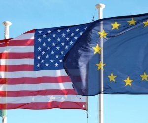 ЕС заморозил торговое соглашение с США на фоне угроз Трампа