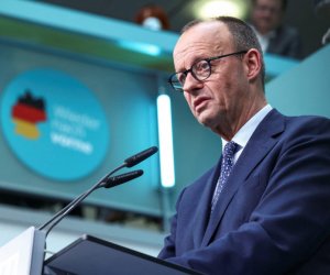 
Канцлер Германии: ЕС даст решительный ответ на новые тарифы США