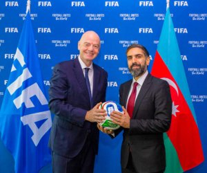 Rövşən Nəcəf FIFA prezidenti ilə görüşüb