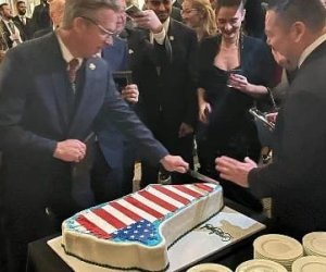 ABŞ Respublikaçılarının tədbirində Qrenlandiya xəritəsi formasında tort kəsilib