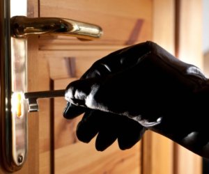 Qaradağ rayonunda tikilməkdə olan evlərdən oğurluq edən şəxslər saxlanılıb