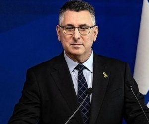 Глава МИД Израиля Гидеон Саар отправился с визитом в Азербайджан и Казахстан