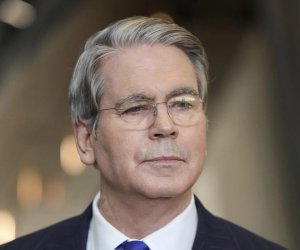 Бессент: США стратегически важно контролировать водные маршруты в Арктике